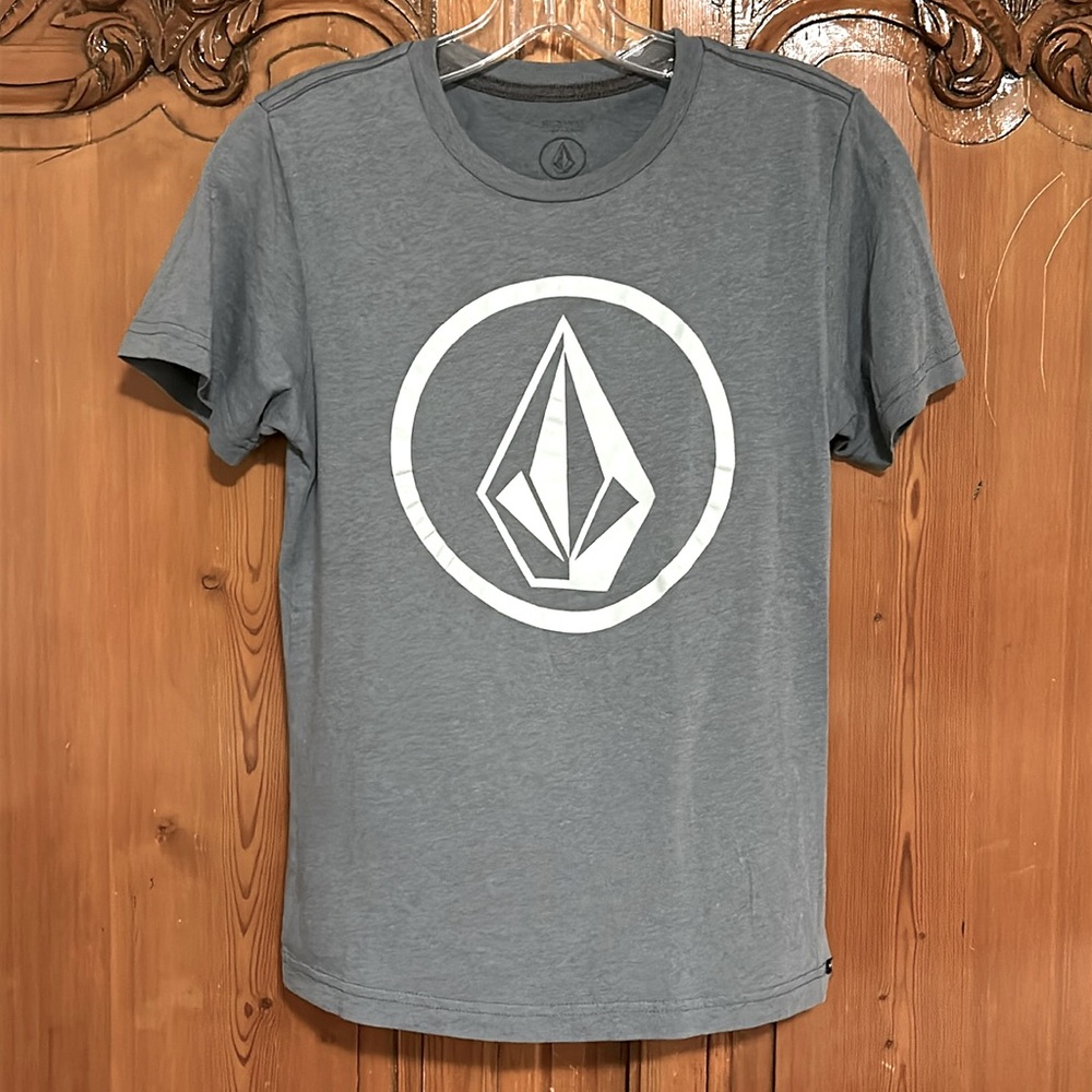 Volcom Yourh Logo Print Tee. Medium